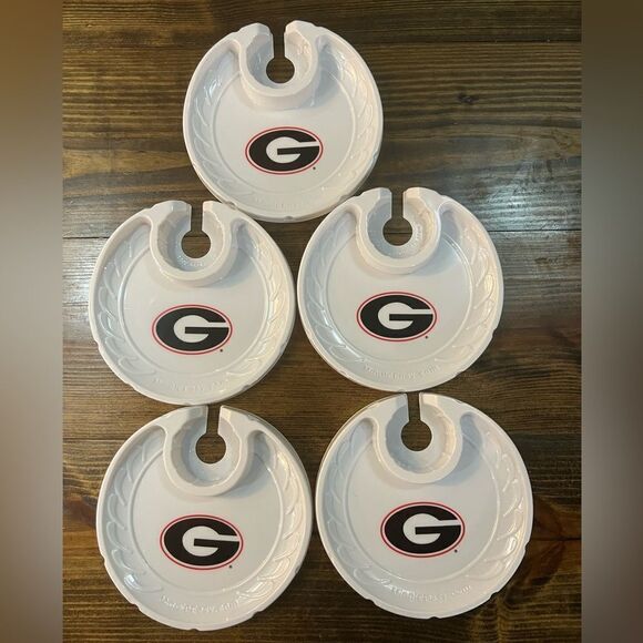 Georgia Bulldogs Plastic Party Plates - MingleEasy - Picture 1 of 6